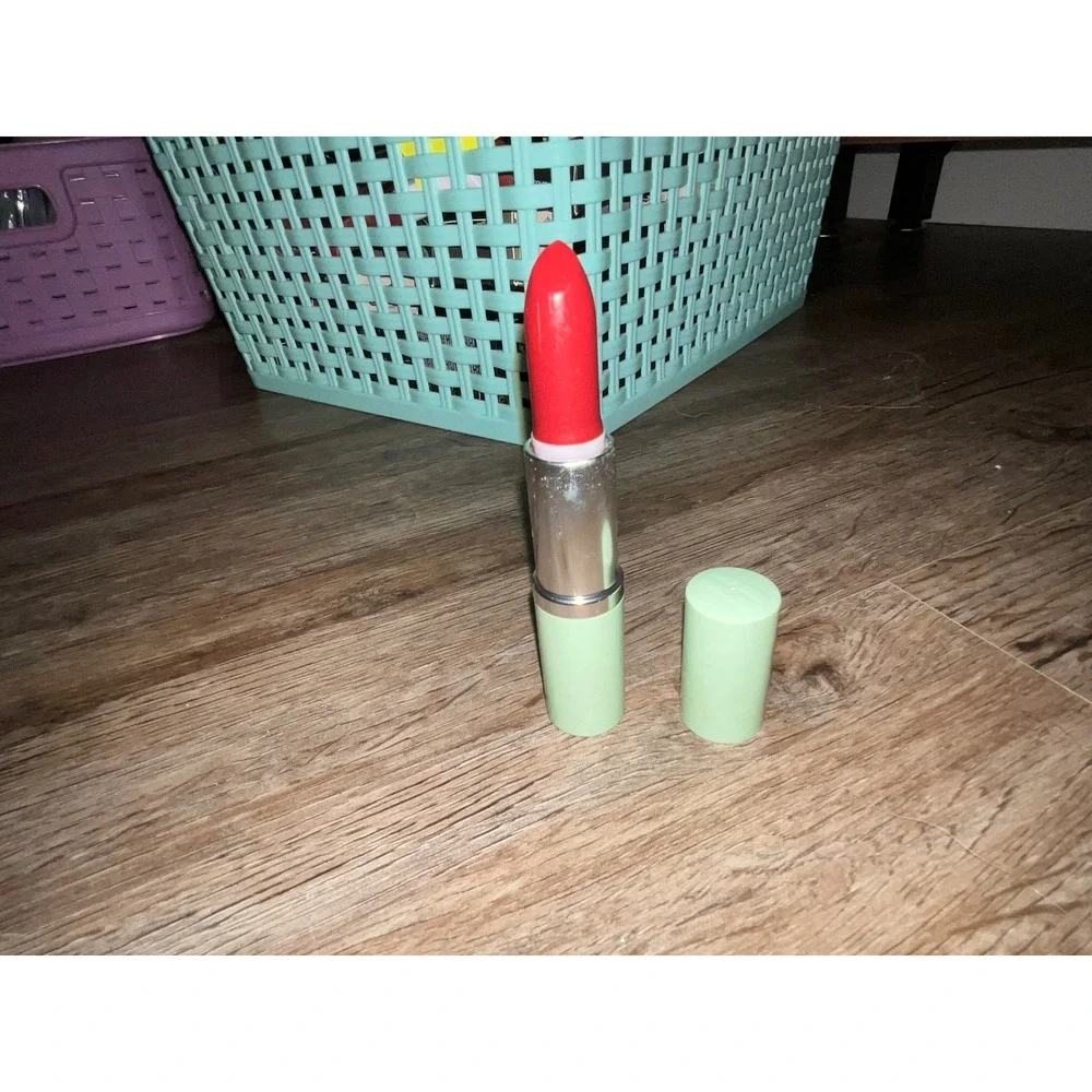 Clinique Different Lipstick Angel Red Satin Finish Creamy Ribbed Tube Case lips